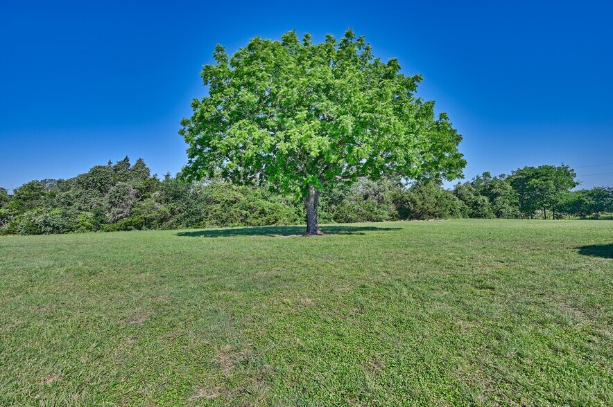 More Photos Of 126 S Berlin Rd, Brenham Specialty For Sale