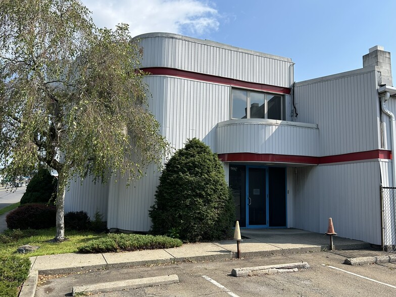 Primary Photo Of 320 N Courtland St, East Stroudsburg Freestanding For Lease