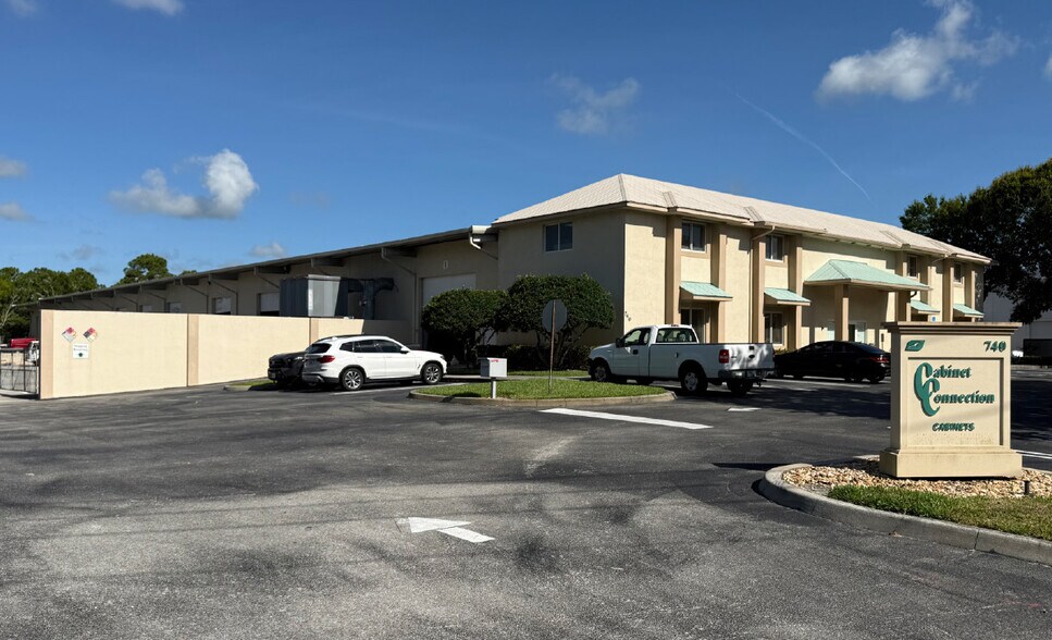 More Photos Of 740 NW Enterprise Dr, Port Saint Lucie Manufacturing For Lease