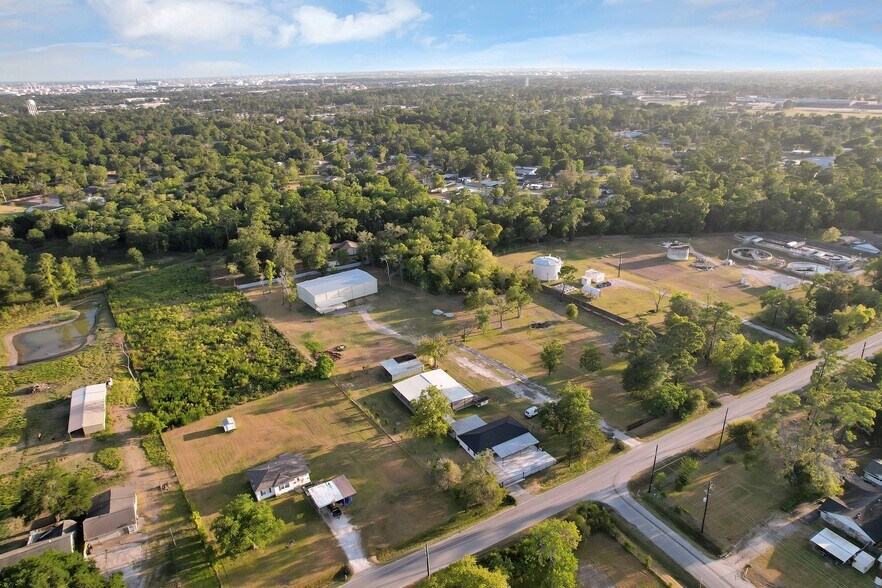 More Photos Of 16326 Bear Bayou Dr, Channelview Flex For Sale
