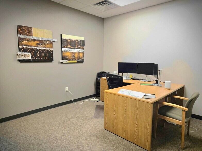 More Photos Of 1545 Associates Dr, Dubuque Office For Lease