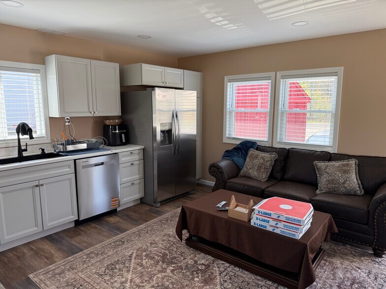 More Photos Of 4881 Pittsburgh Rd, Harrisville Light Distribution For Sale