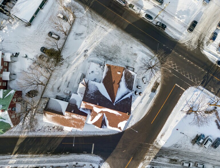 More Photos Of 1235 Rue Dessaulles, Saint-Hyacinthe Flex For Sale