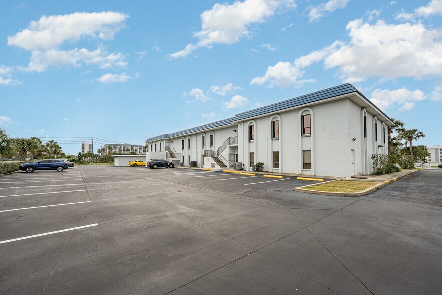 More Photos Of 3000 N Atlantic Ave, Cocoa Beach Office For Lease