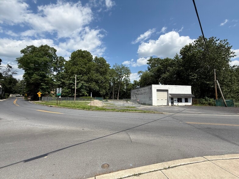 Primary Photo Of 295 N Delaware Dr, Easton Auto Repair For Sale