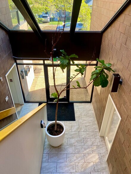 More Photos Of 1743 Walnut St, Boulder Loft Creative Space For Lease