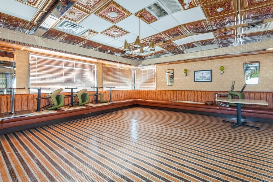 More Photos Of 4011 Hempstead Tpke, Bethpage Restaurant For Sale