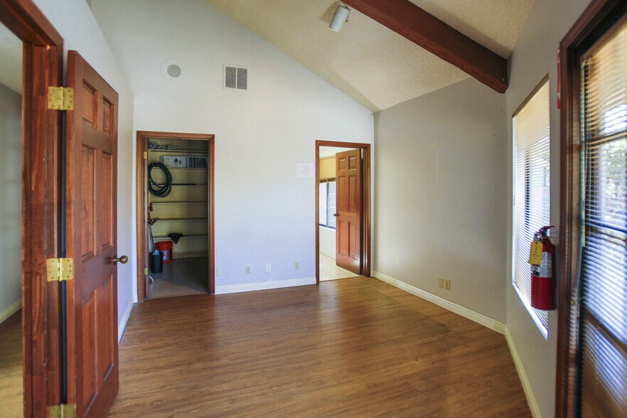 More Photos Of 1810 E 17th St, Santa Ana Medical For Lease