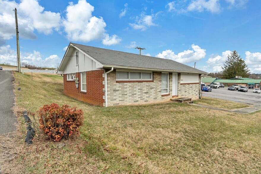 More Photos Of 973 W Main St, Abingdon Specialty For Sale