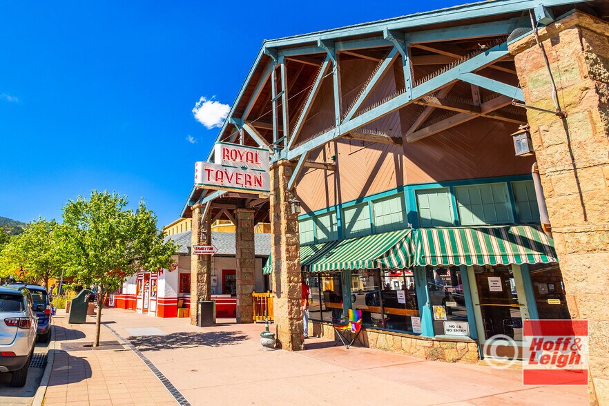 More Photos Of 924 Manitou Ave, Manitou Springs Bar For Sale