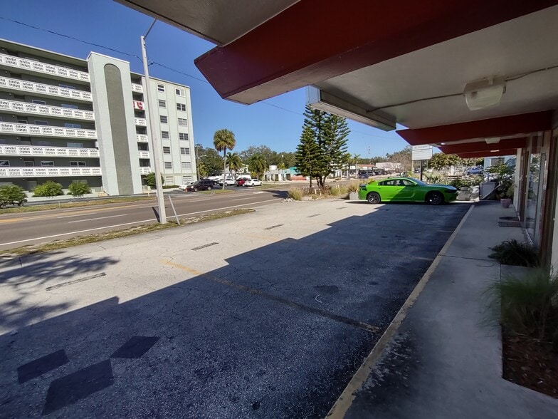 More Photos Of 7310-7316 Central Ave, Saint Petersburg General Retail For Lease