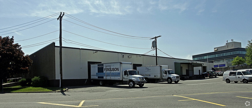 More Photos Of 134 New Boston St, Woburn Warehouse For Lease