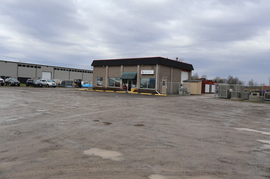 More Photos Of 1115 Niagara St N, Welland Service Station For Sale
