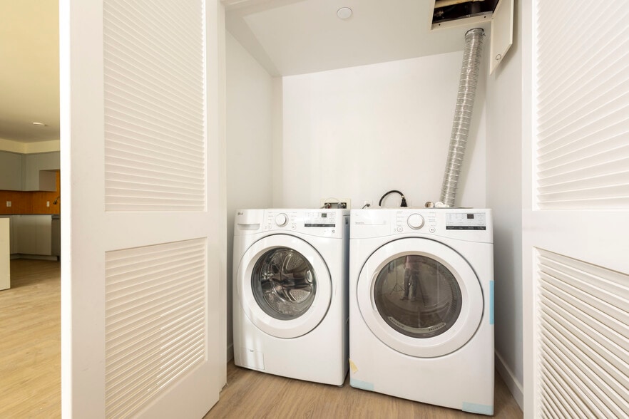 More Photos Of 14629 W Erwin St, Van Nuys Apartments For Sale