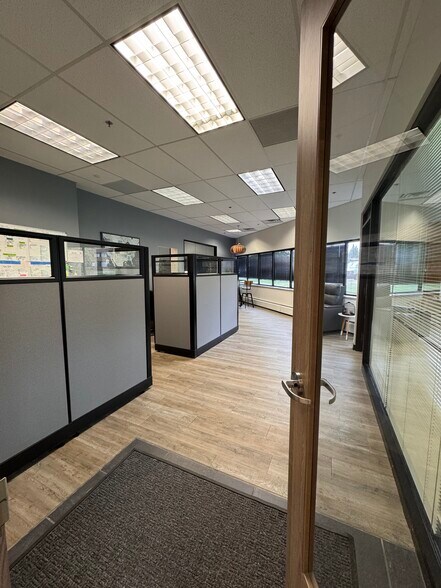 More Photos Of 2851 Charlevoix Dr SE, Grand Rapids Office For Lease