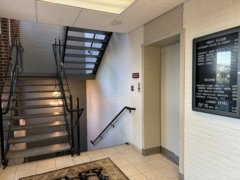 More Photos Of 66 S Miller Rd, Fairlawn Office For Lease