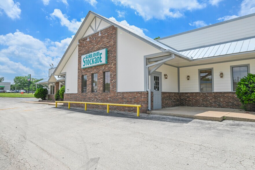 More Photos Of 2508 W 7th Ave, Corsicana Restaurant For Lease