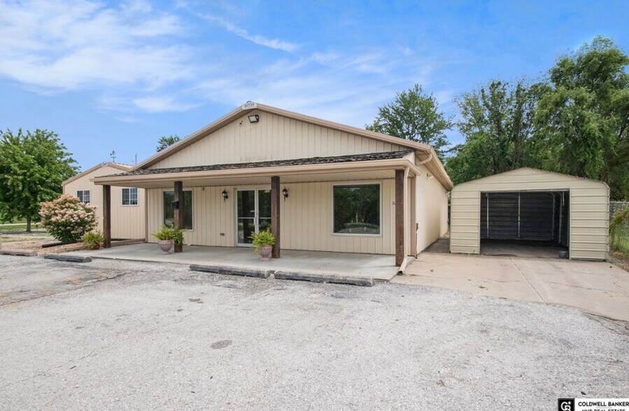 More Photos Of 113 Rock Bluff Rd, Plattsmouth Garden Center For Sale