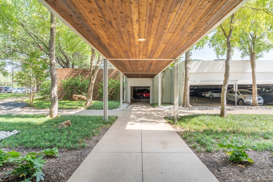 More Photos Of 4835 Lyndon B Johnson Fwy, Dallas Unknown For Lease