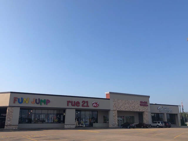 More Photos Of 1701 Fairway Dr, Alvin Freestanding For Lease