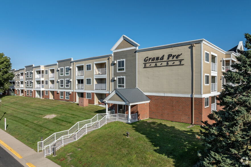 Primary Photo Of 215 E County Road B2 E, Little Canada Apartments For Sale