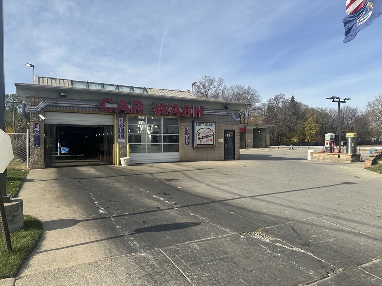 Primary Photo Of 838 S Wayne Rd, Westland Carwash For Sale