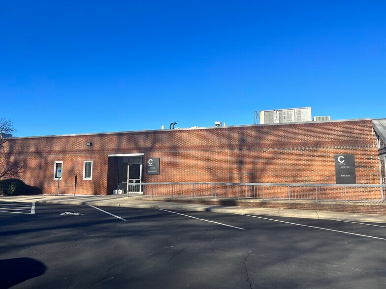 More Photos Of 624 Quaker Ln, High Point Office For Sale