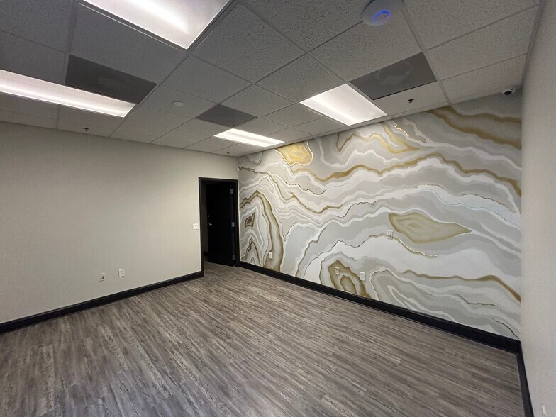 More Photos Of 3120 Latrobe Dr, Charlotte Showroom For Lease