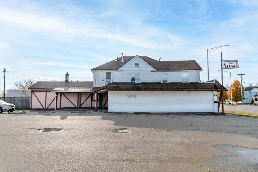 Primary Photo Of 3108 N Dixie Dr, Dayton Restaurant For Sale