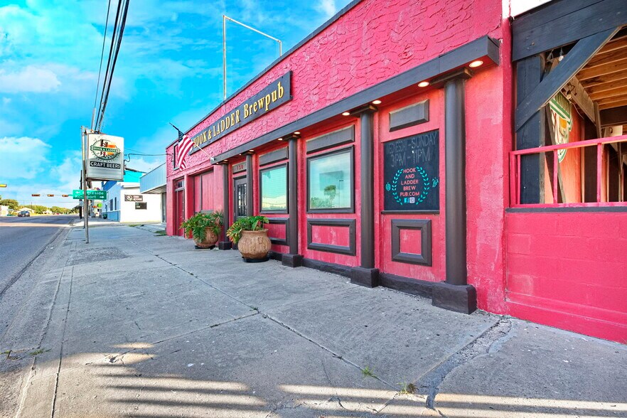 More Photos Of 130 E Goodnight Ave, Aransas Pass Restaurant For Sale