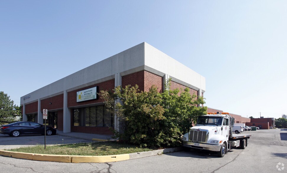 More Photos Of 855 Matheson Blvd E, Mississauga Warehouse For Lease