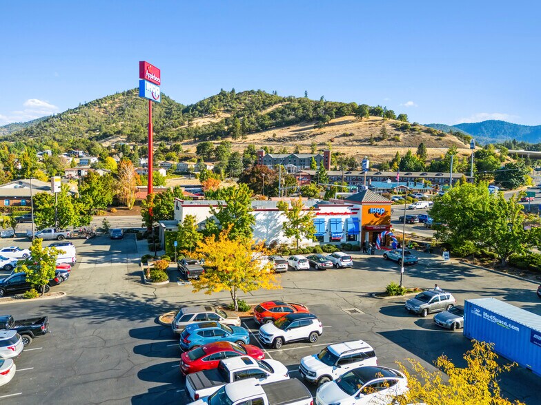 More Photos Of 250 NE Agness Ave, Grants Pass Restaurant For Sale