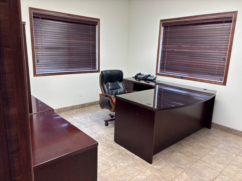 More Photos Of 60 Madison Cres, Spruce Grove Service For Lease