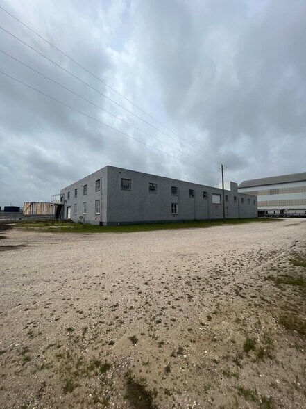 More Photos Of 750A Viaduct Rd, Chickasaw Manufacturing For Lease