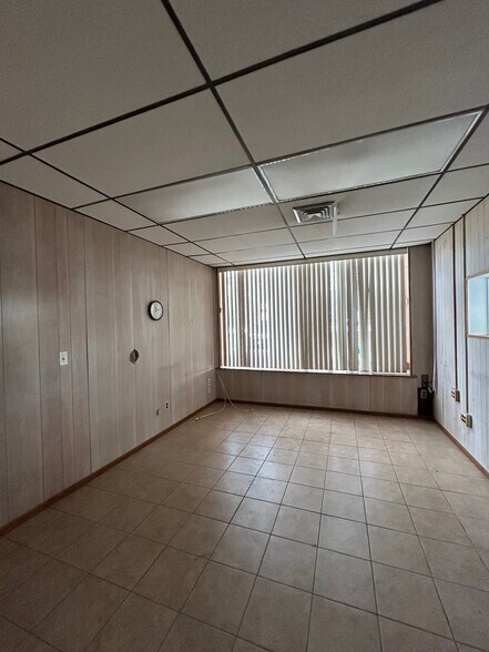 More Photos Of 296 E Route 46, Elmwood Park Auto Repair For Lease