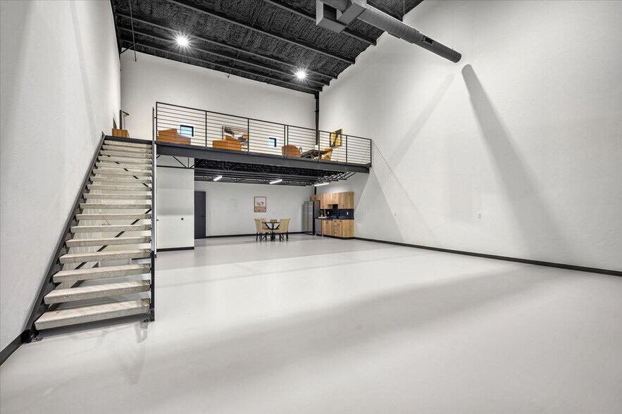 More Photos Of 1229 NW 122nd St, Oklahoma City Light Manufacturing For Lease