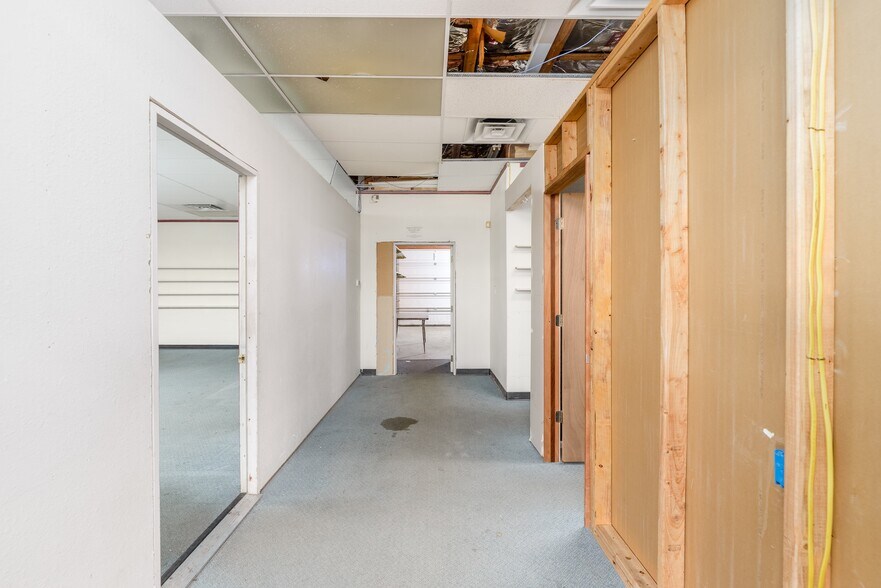 More Photos Of 445 W Washington St, Sequim Freestanding For Lease