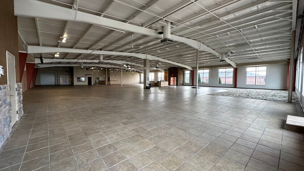 More Photos Of 2401 1/2 Empire, Bloomington General Retail For Sale