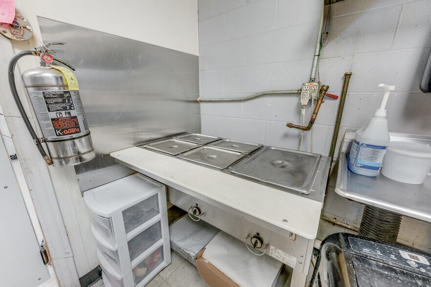 More Photos Of 154 Bridge St, Junior Restaurant For Sale