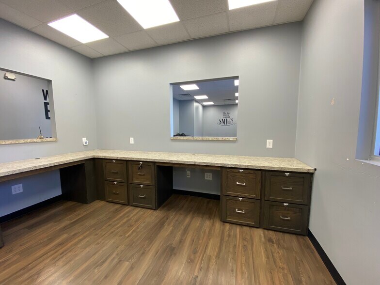 More Photos Of 2221 John Williams Blvd, Bedford Office For Sale