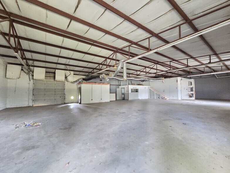 More Photos Of 14077 N Highway 75, Willis Warehouse For Sale