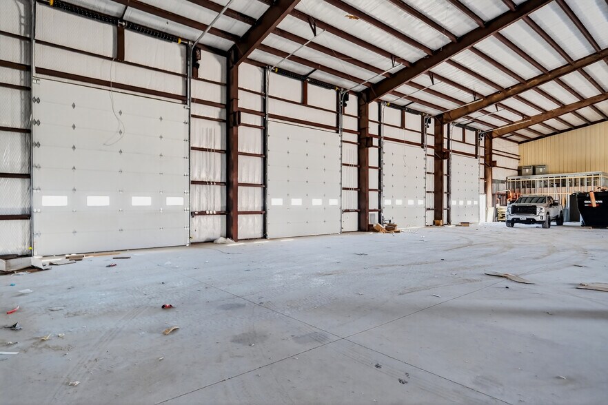 More Photos Of 16510 W Basin St, Odessa Warehouse For Lease