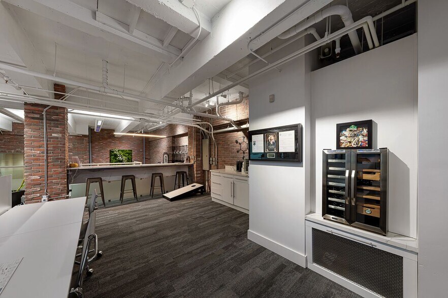 More Photos Of 950 6th Ave, San Diego Office For Sale