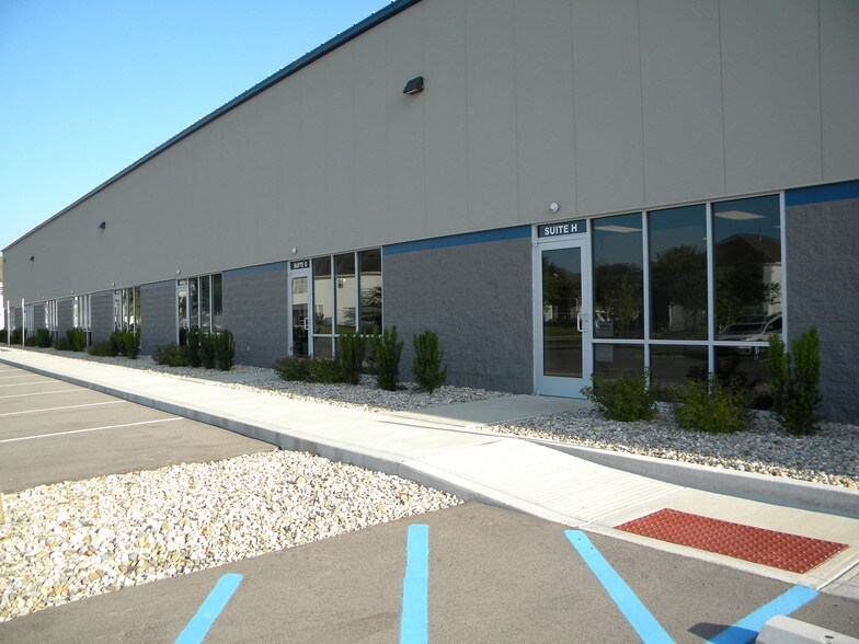Primary Photo Of 16462 Southpark Dr, Westfield Light Distribution For Lease