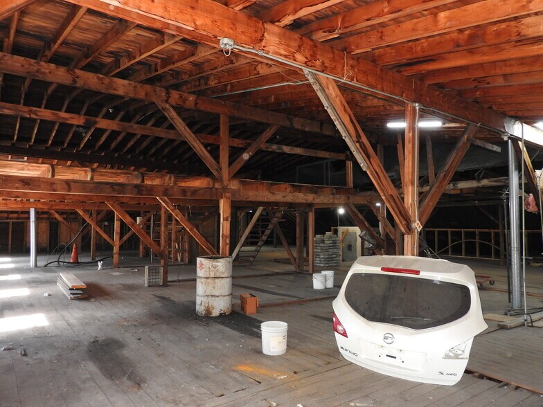 More Photos Of 1800 Brewerton Rd, Mattydale Freestanding For Sale