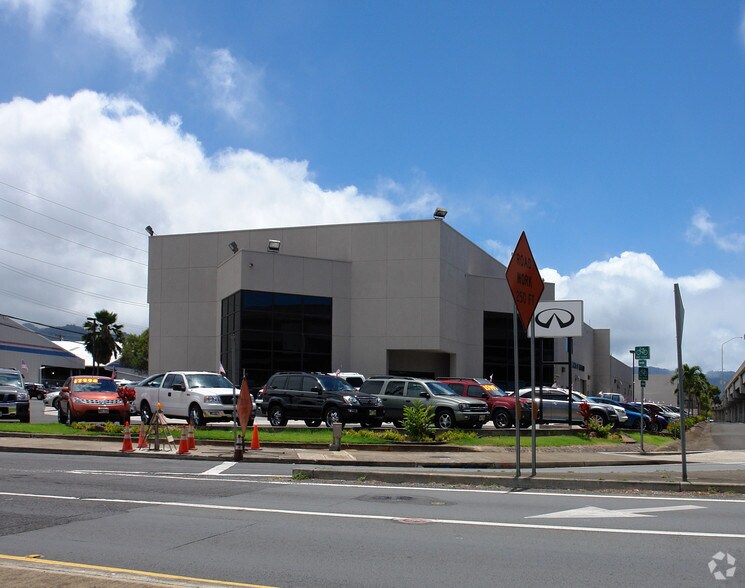 More Photos Of 2845 Kilihau St, Honolulu Showroom For Lease