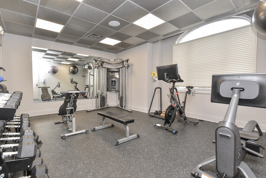 More Photos Of 2 Forest Ave, Oradell Medical For Sale