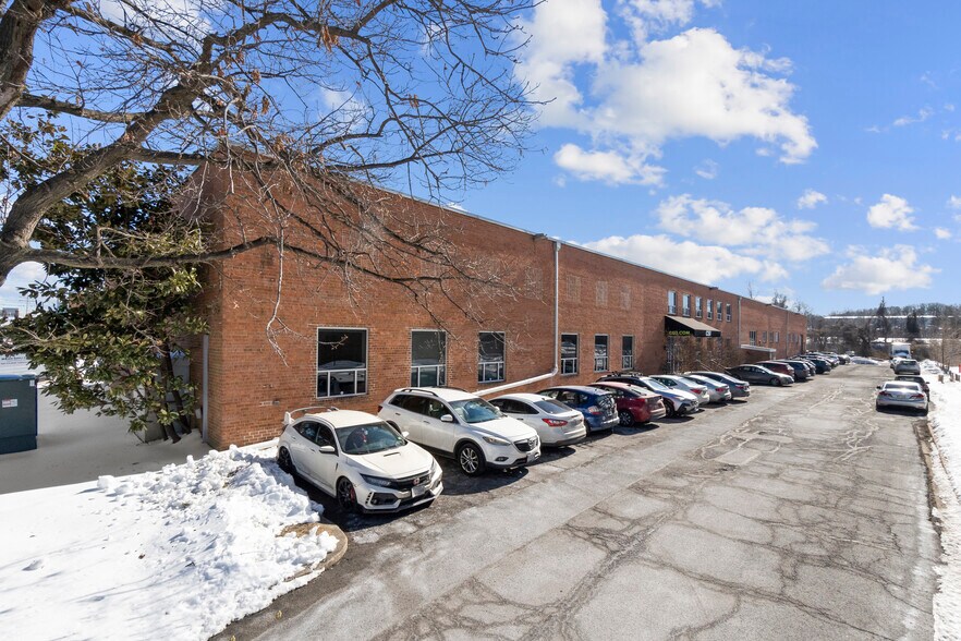 More Photos Of 840 S Pickett St, Alexandria Manufacturing For Sale