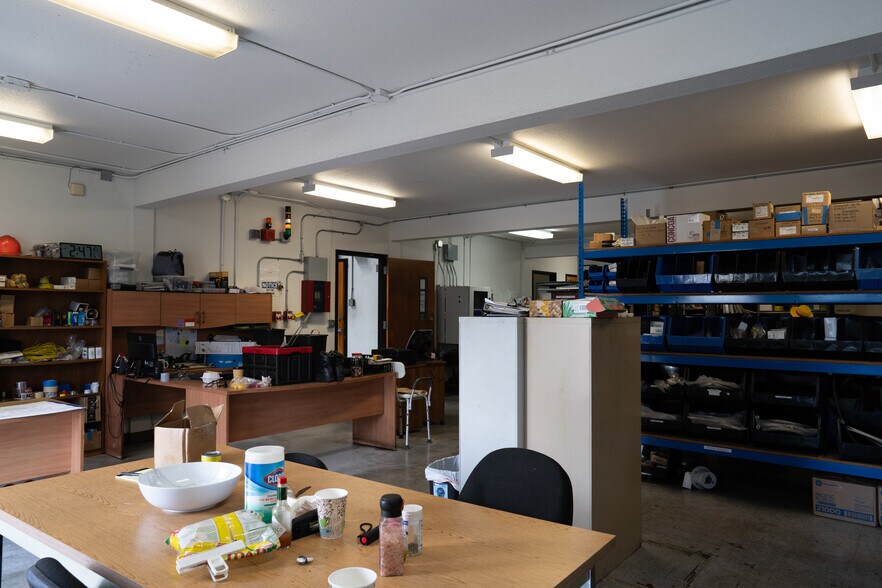 More Photos Of 3048 Aukele St, Lihue Warehouse For Sale