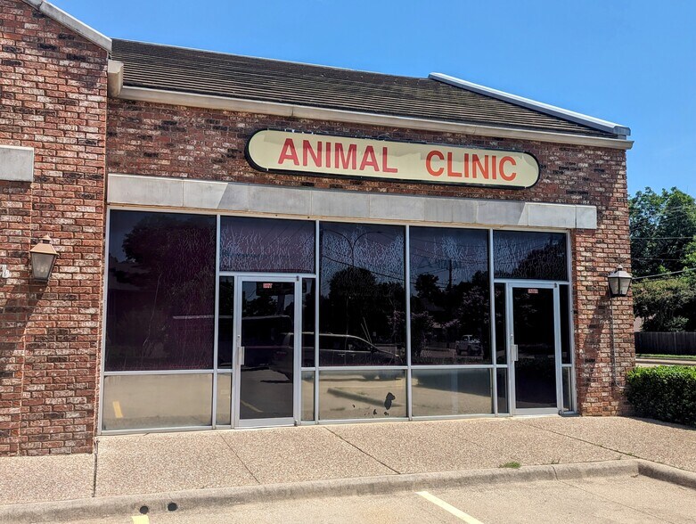 More Photos Of 2430 N Davis Dr, Arlington Unknown For Lease